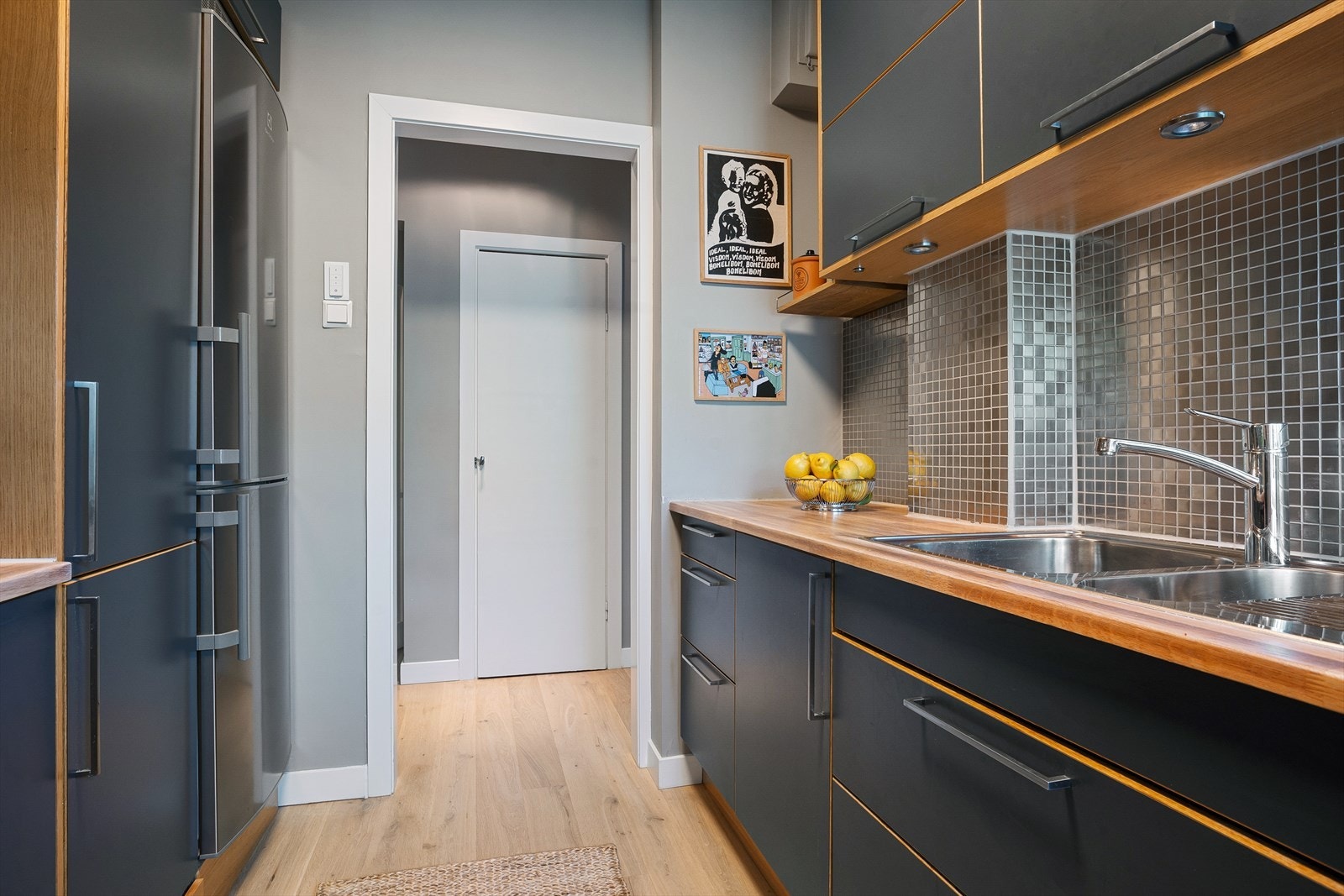 Rikelig med skap- og benkeplass. Galleribilde