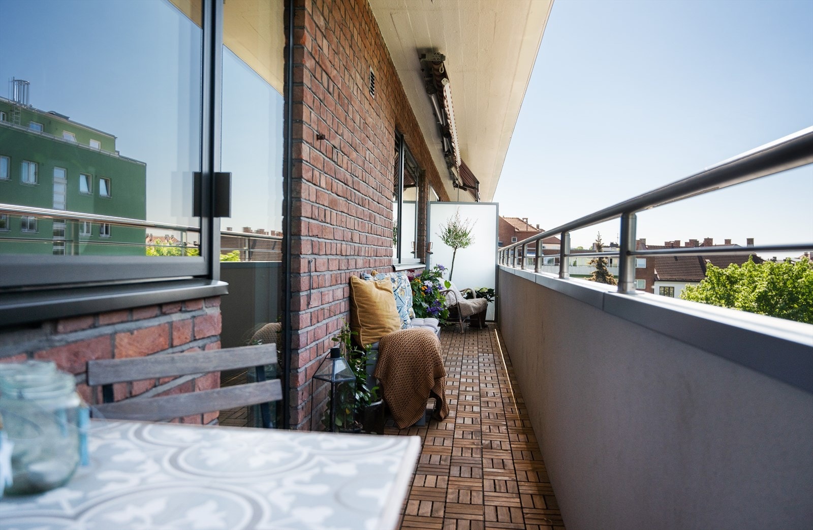 Plass til utemøbler, grill og beplantning. Galleribilde