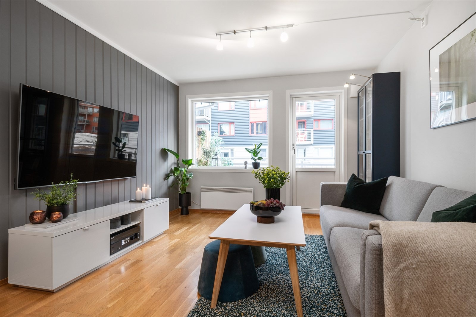 Leiligheten har en flott beliggenhet i 2.etasje, med direkte utgang fra allrommet ut til den nord/øst vendte balkongen. Galleribilde