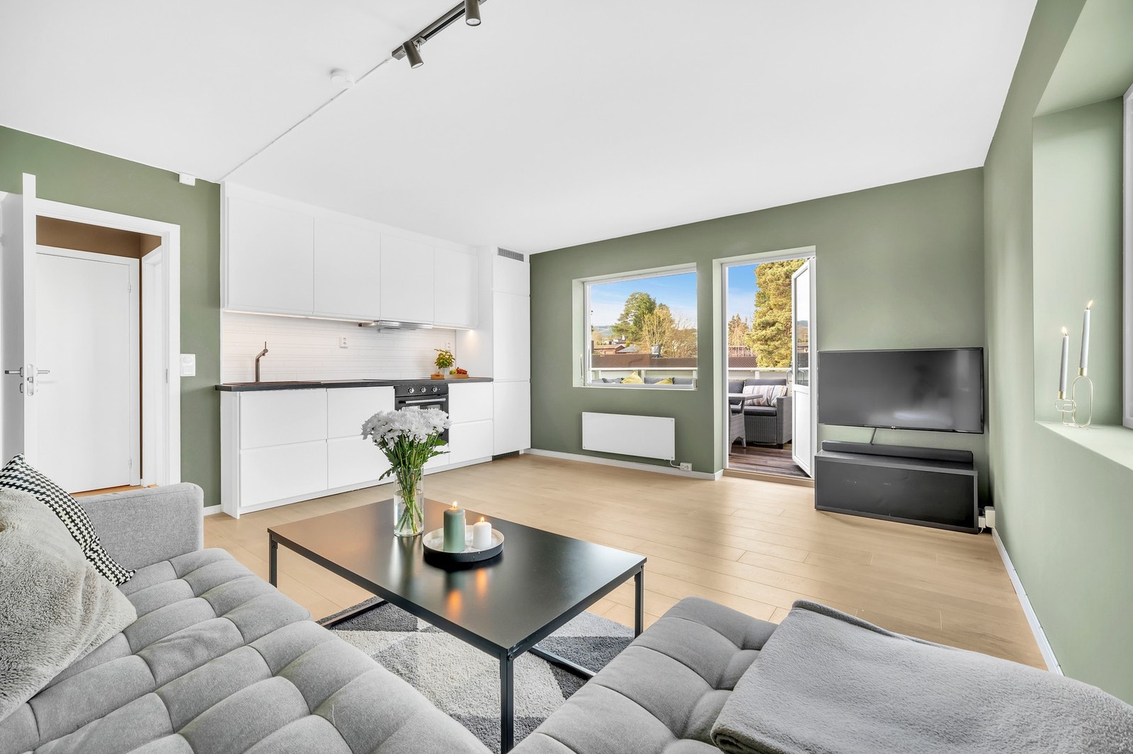 EiendomsMegler 1 v/Frank Robert Bae har gleden av å presentere en særdeles flott 3-roms leilighet beliggende på populære Charlottenlund. Galleribilde