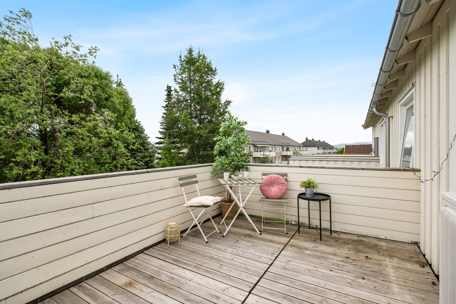 I 2. etasje er det også en terrasse på 10 kvm. Her kan du nyte frokosten eller morgenkaffen. Galleribilde