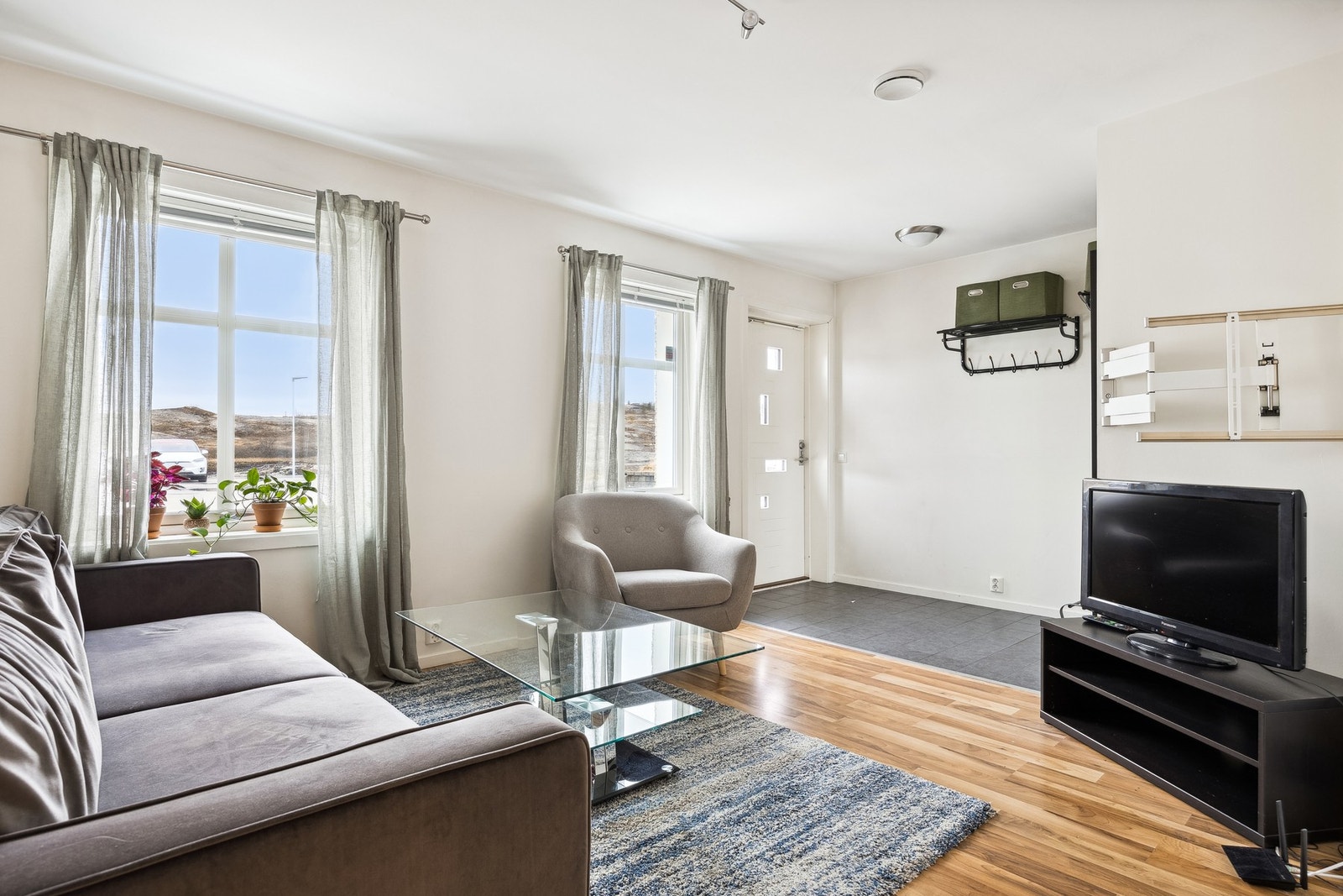 Stue og del av gang i utleiedel I Galleribilde