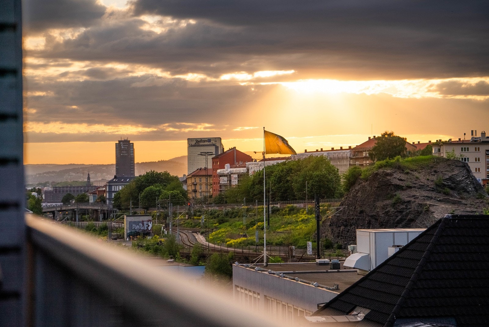 Fra hovedsoverommet er det utgang til en nordvendt takterrasse på ca. 12 kvm. Galleribilde