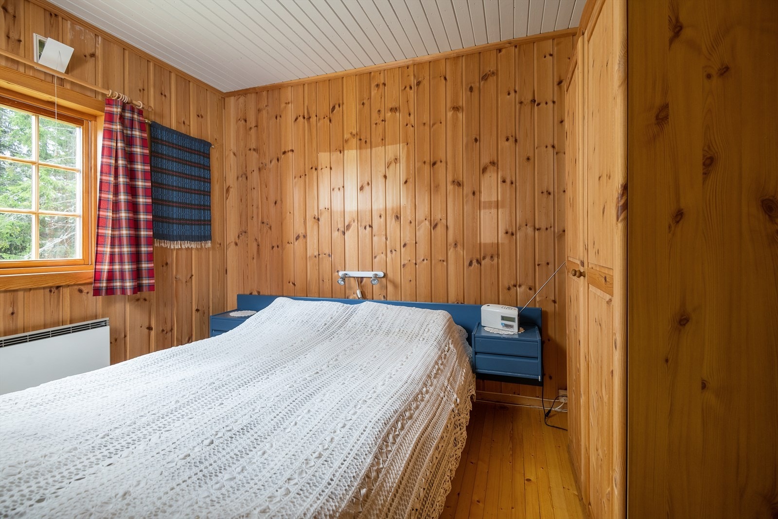 Soverom med plass til dobbeltseng. Galleribilde