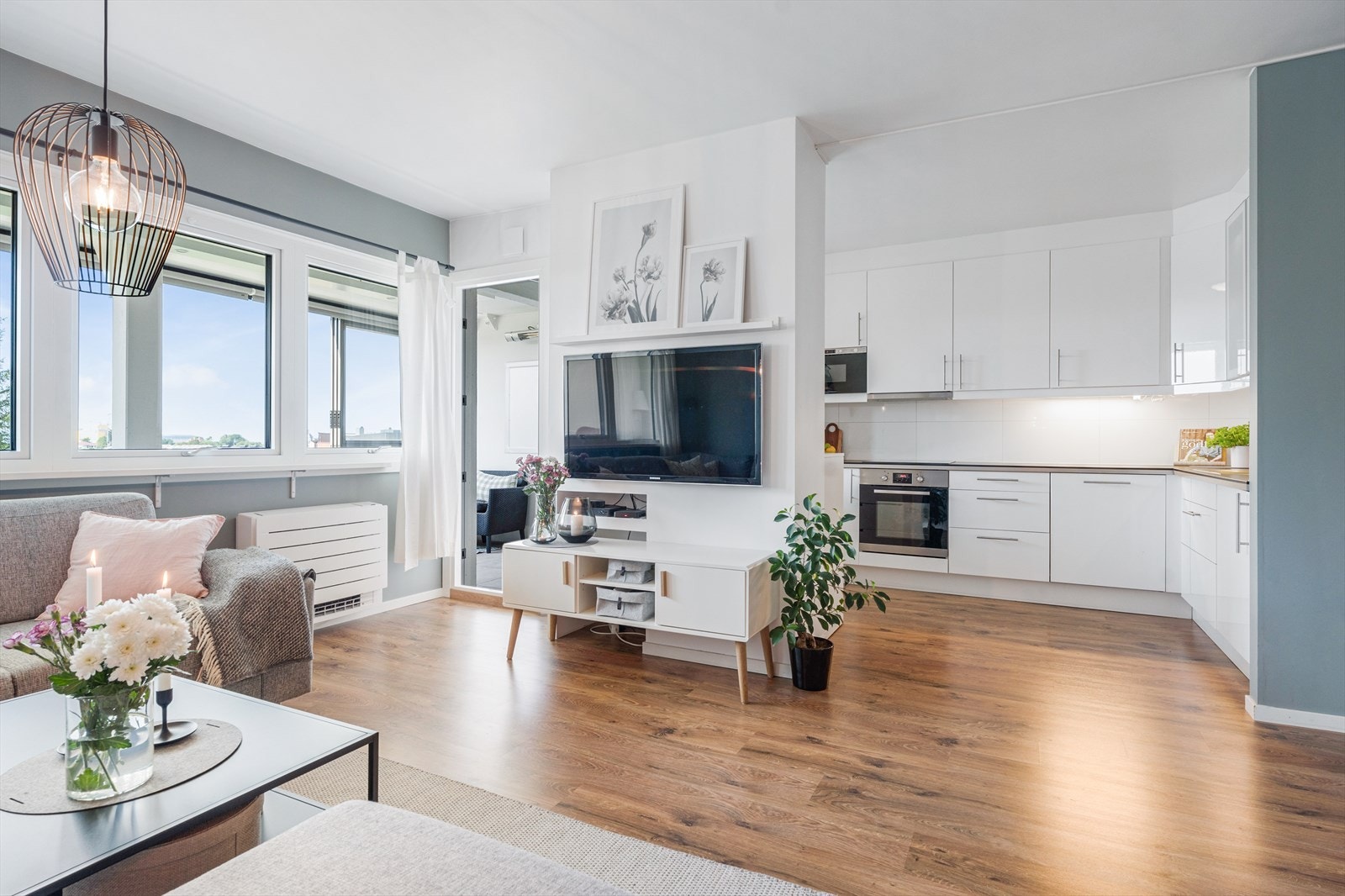 Innbydende leilighet med tidløse material- og fargevalg. Galleribilde