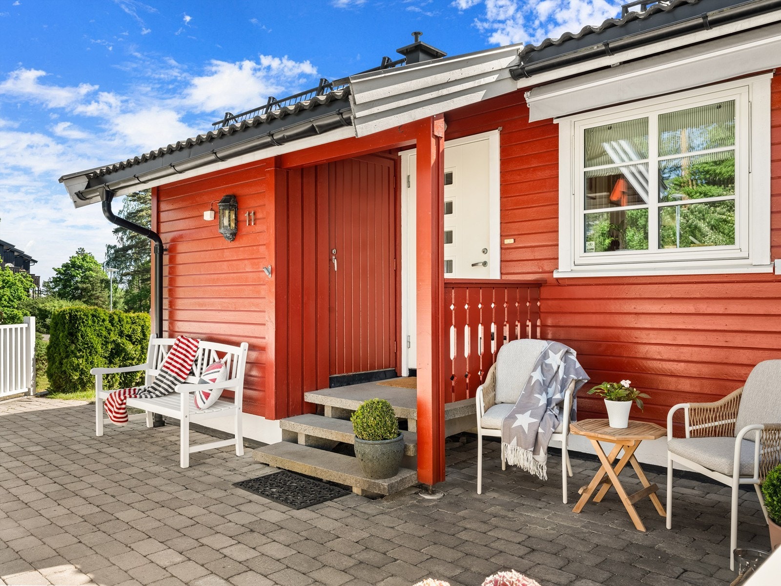 Utvendig bod er tilgjengelig fra inngangspartiet. Galleribilde
