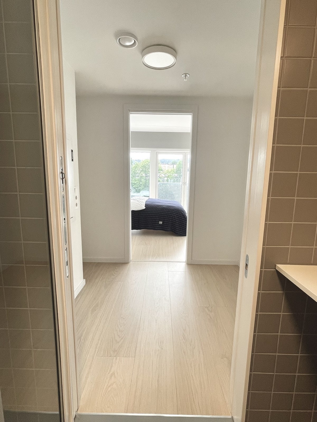 walk in closet/ mellomgang til soverom Galleribilde