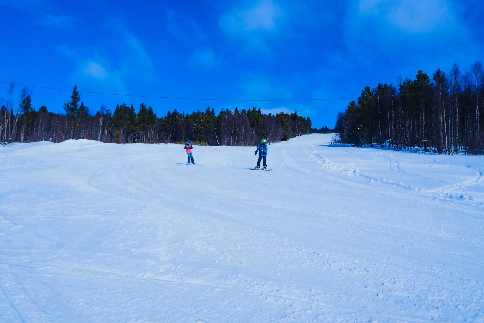 Kos dere hele dagen i bakken Galleribilde