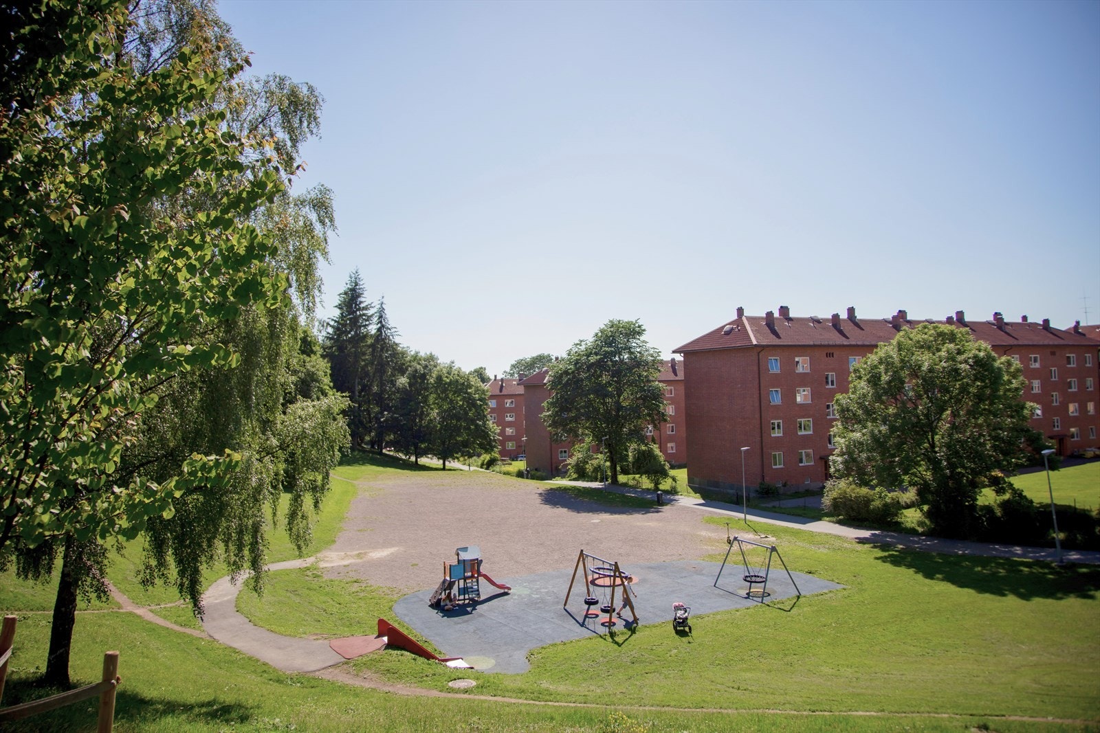 Borettslaget består av 48 andelsleiligheter og har meget hyggelige parker og grøntareal i nærområdet Galleribilde