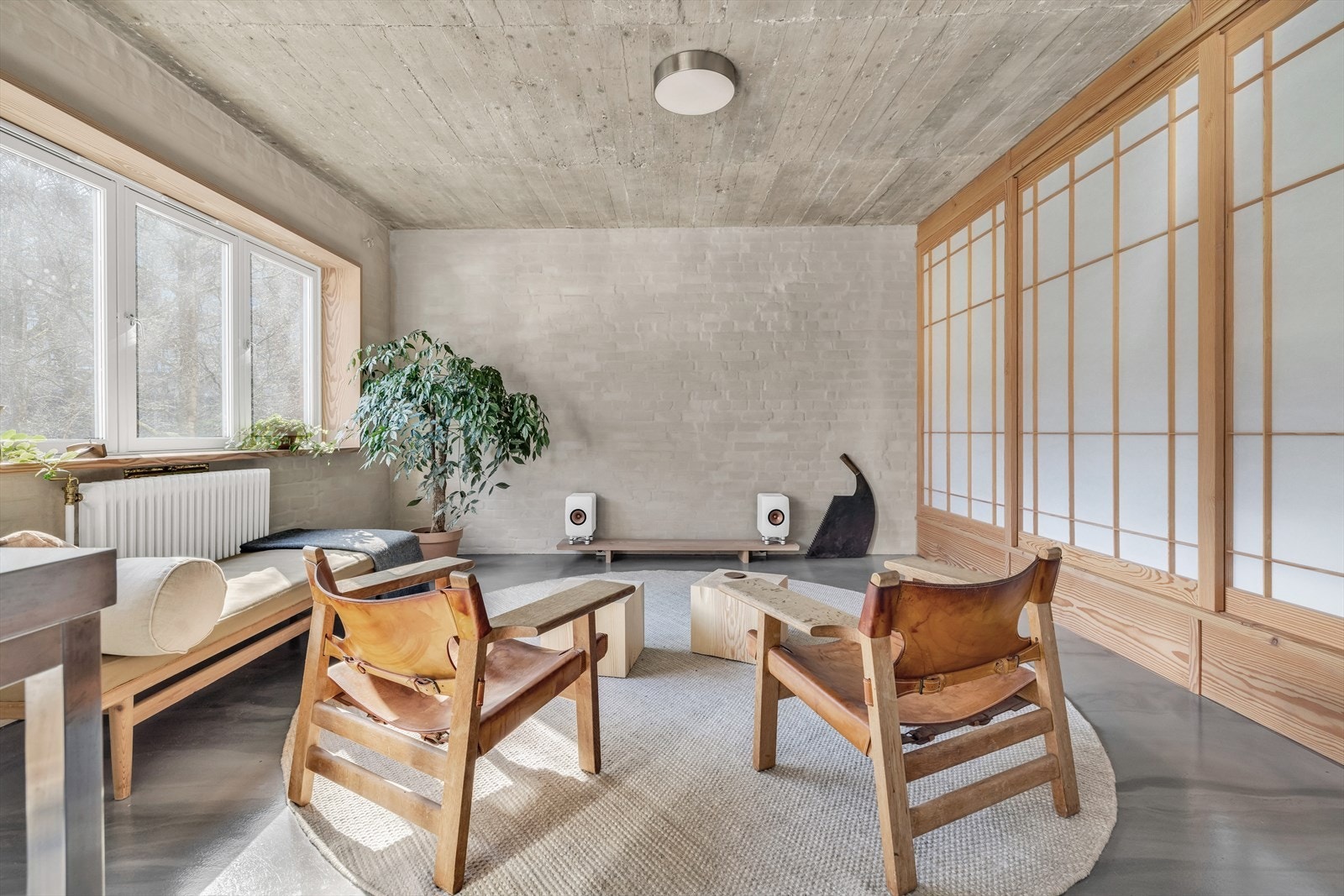 Boligen er oppvarmet via radiator tilknyttet felles fjernvarme (inkl. i felleskostnad) Galleribilde