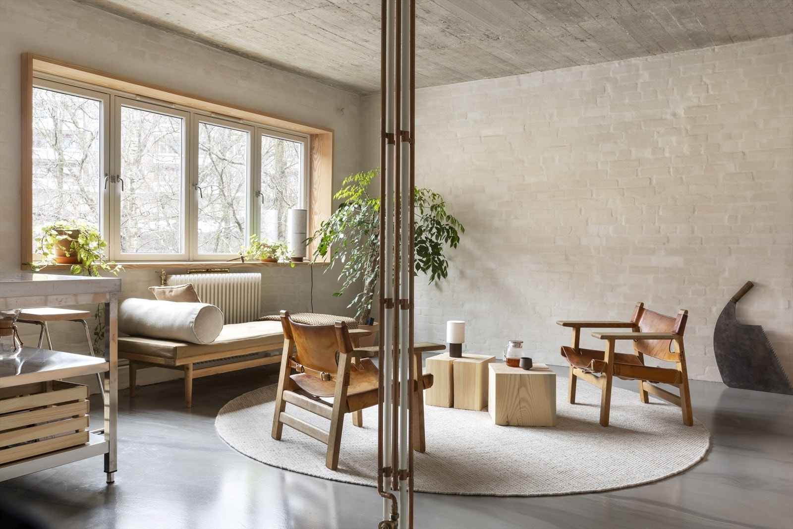 En minimalistisk, stilren leilighet med gjennomtenke løsninger og høy standard Galleribilde