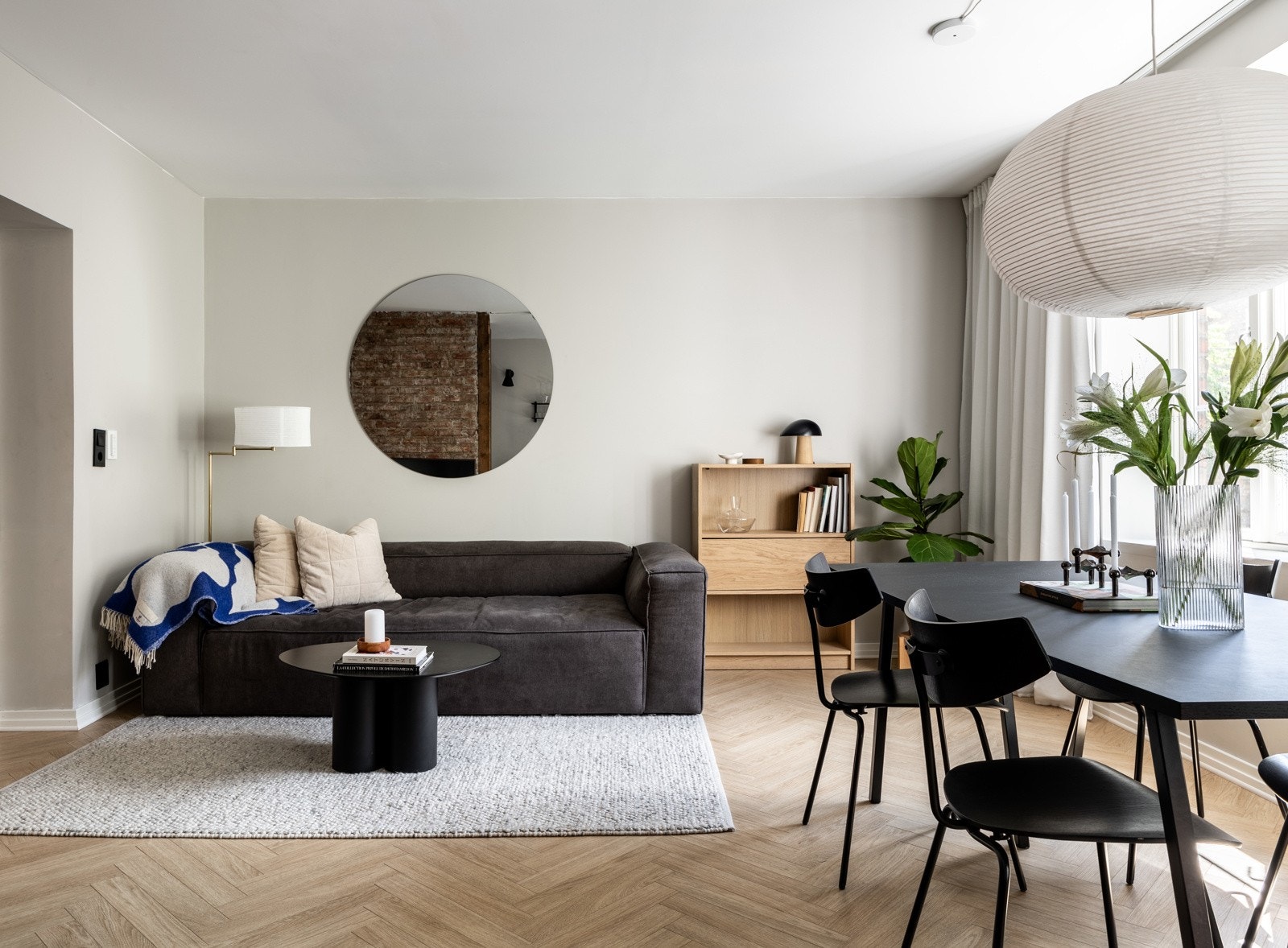 I 2021 ble alle rom i leiligheten, utenom bad, omfattende oppusset. Galleribilde