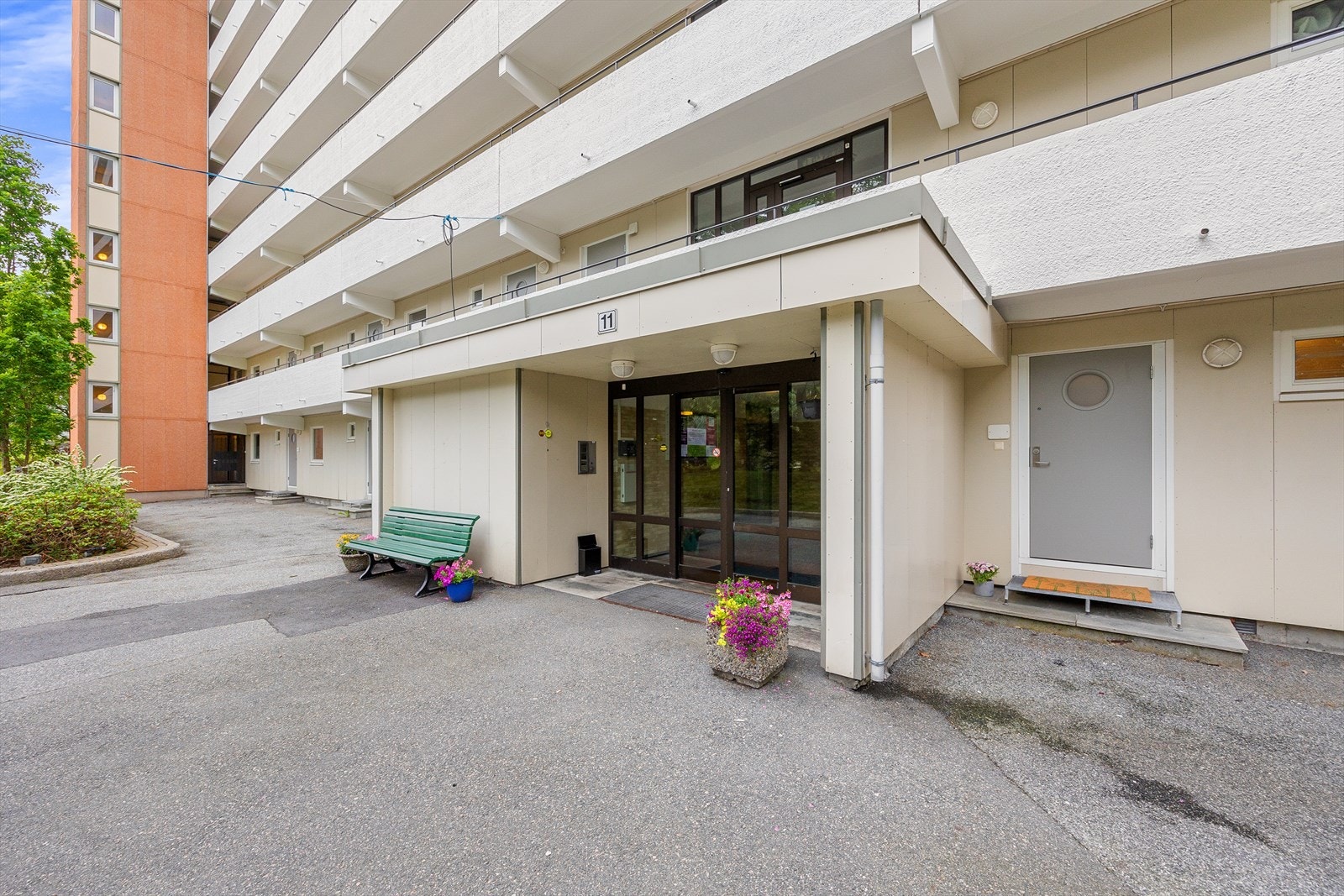 Eiendommen har en fin og sentral beliggenhet på Mjølkeråen med kort vei til nødvendige fasiliteter. Galleribilde