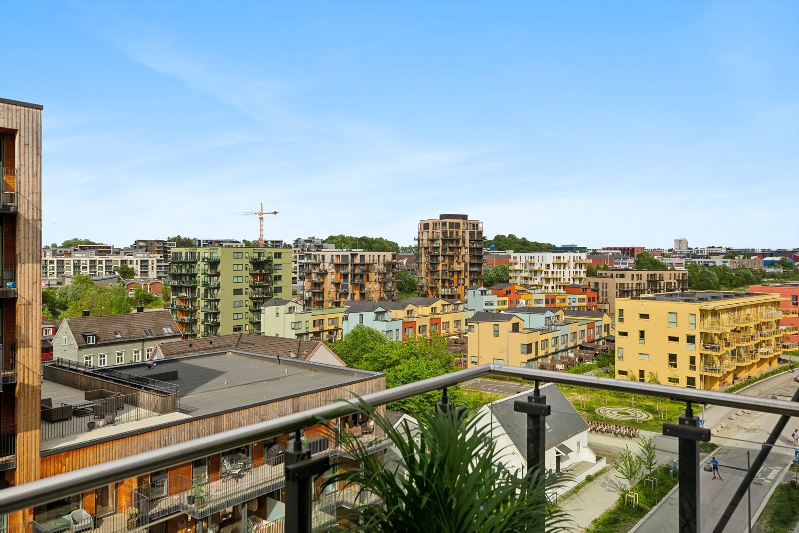 Lilleby har endret seg drastisk de siste årene - fra å være et rent industriområde til et flott og meget godt gjennomtenkt boligområde med kort vei til Metrostasjon, togstasjon og sentrum. Galleribilde