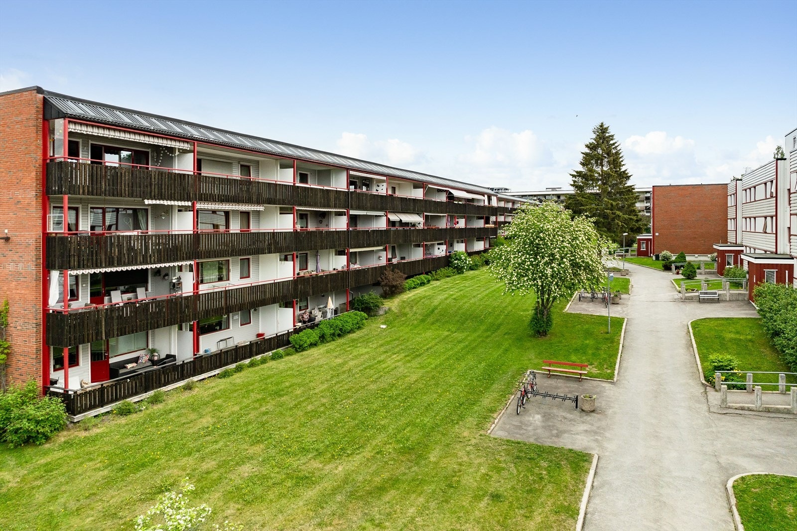 Leiligheten ligger i 1. etasje i et rolig område på Hamar vest. Galleribilde