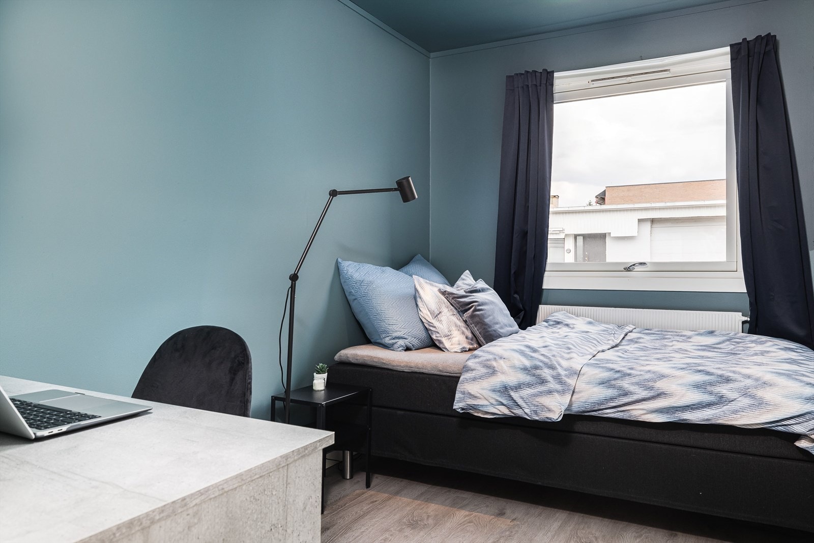 På soverom nummer to er det også plass til stor dobbelseng. Galleribilde