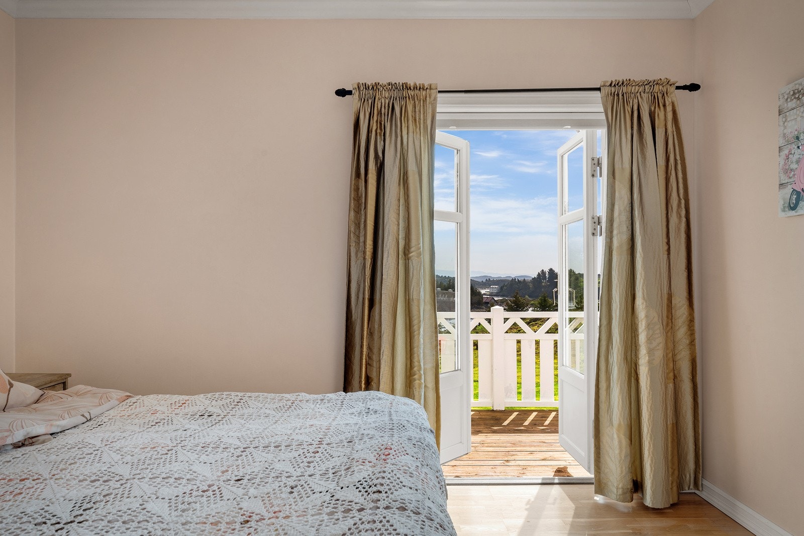 Her får du frisk sjøluft rett inn på soverommet. Galleribilde