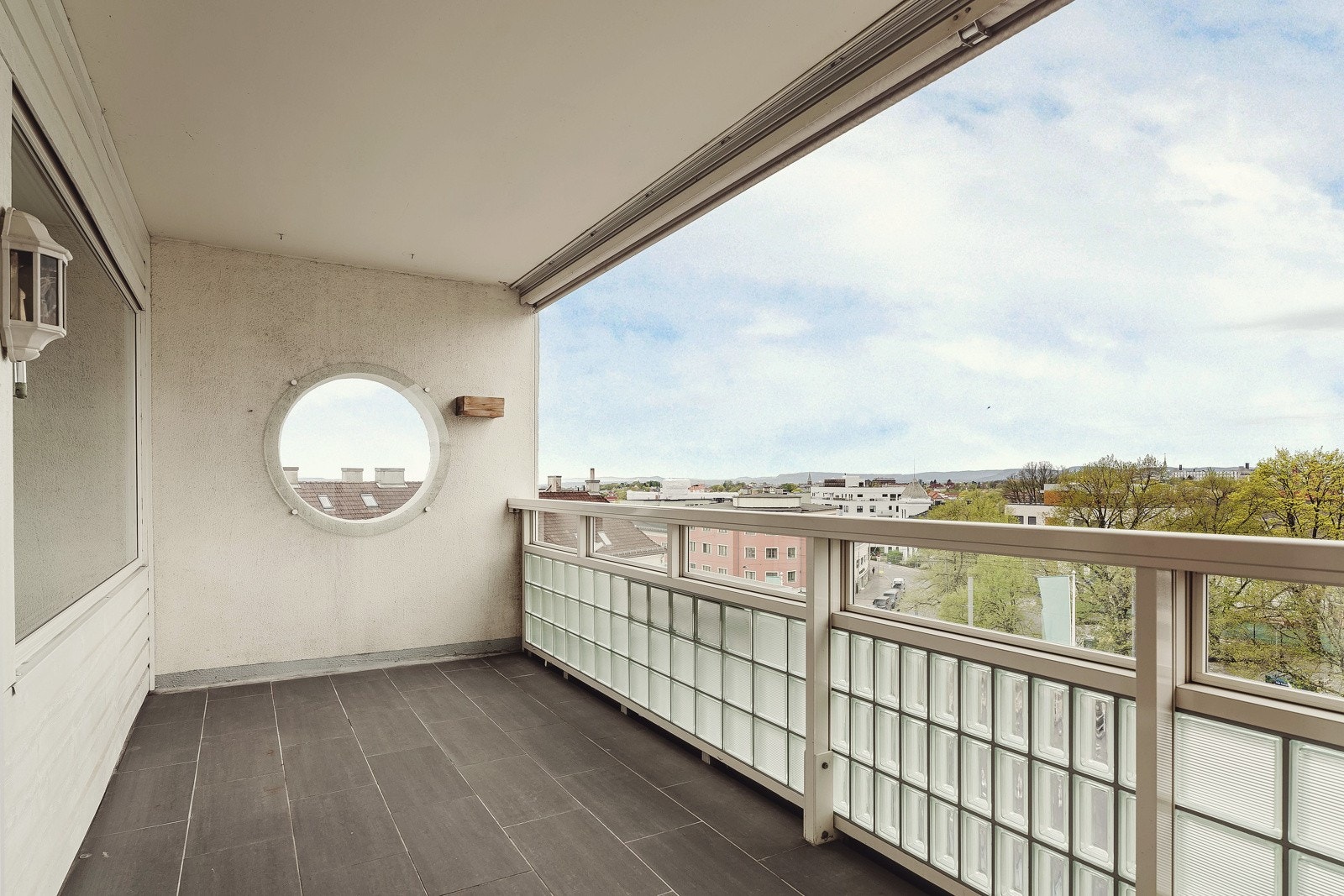 Velkommen til Åsengata 2A- Thor Vegard Bjørnerud har gleden av å presentere denne leiligheten i 5. etasje med stor solrik terrasse. Galleribilde