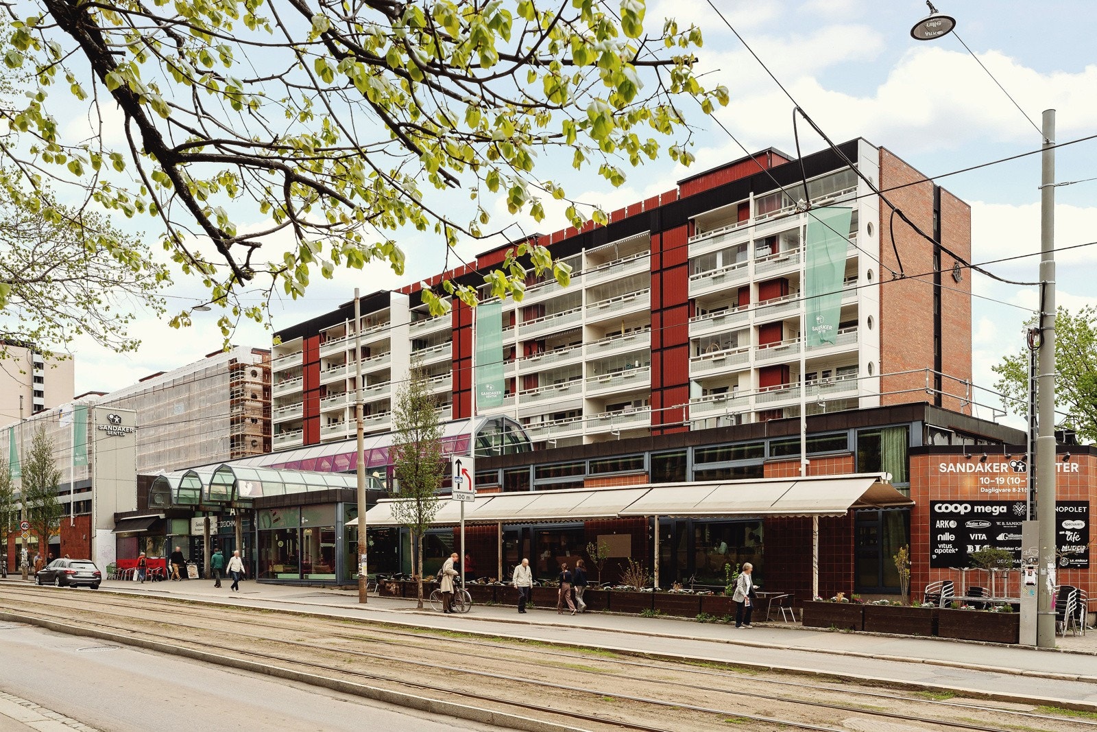 Gode offentlige kommunikasjonsmuligheter med umiddelbar nærhet til trikkestopp Galleribilde