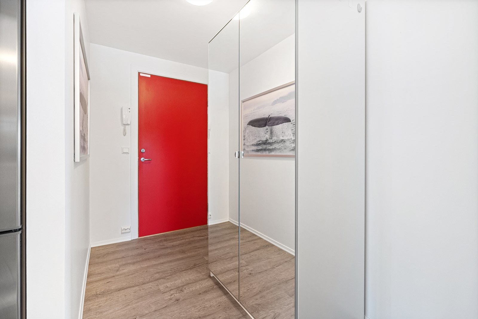 Entrè med garderobeløsning. Galleribilde