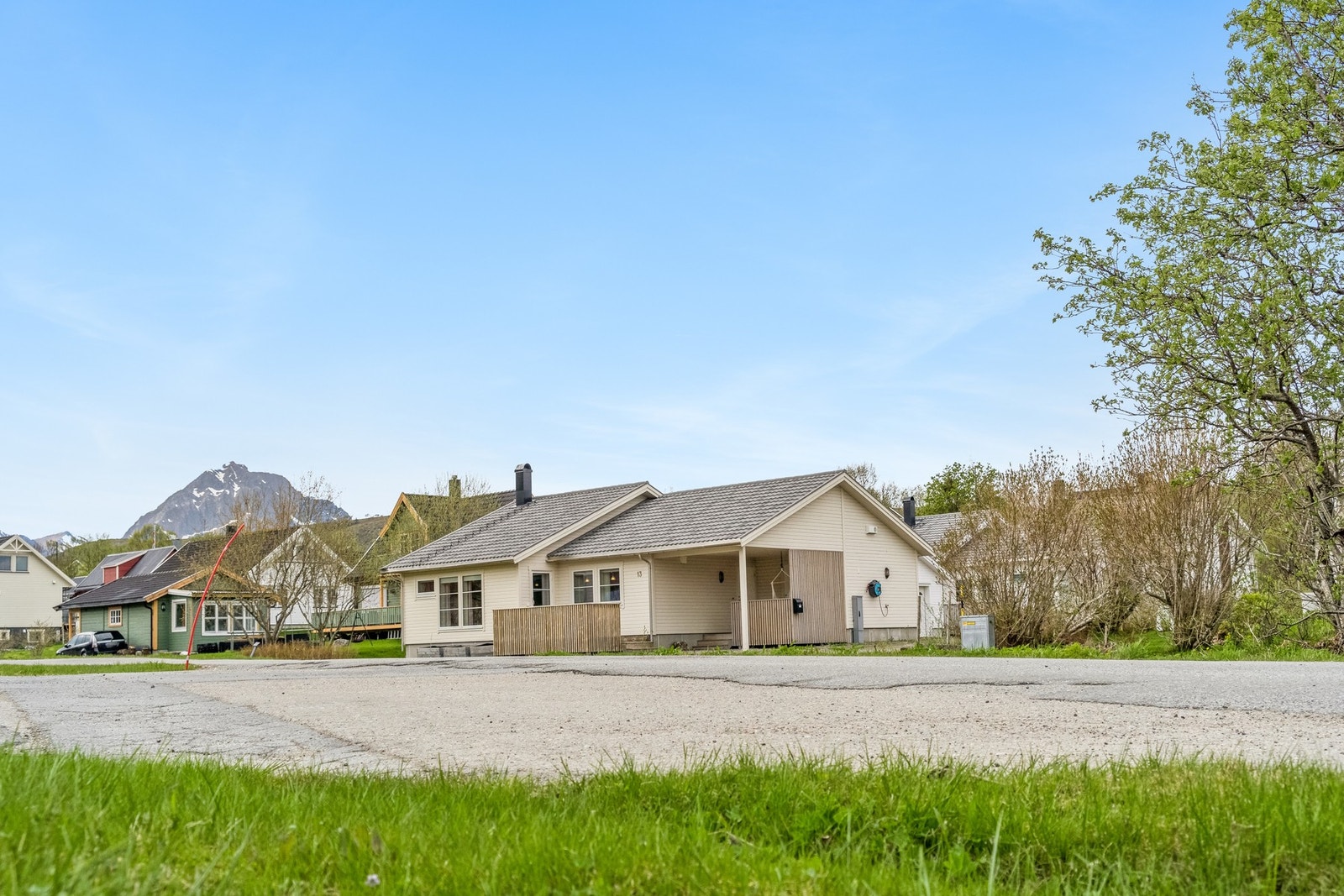 Huset ligger sentralt plassert med gangavstand til alt på Gravdal. Galleribilde