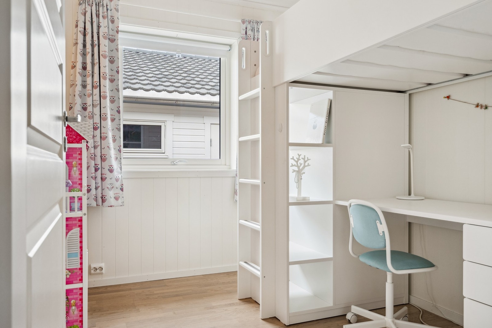 Soverom. Totalt 3 soverom i eneboligen. Galleribilde