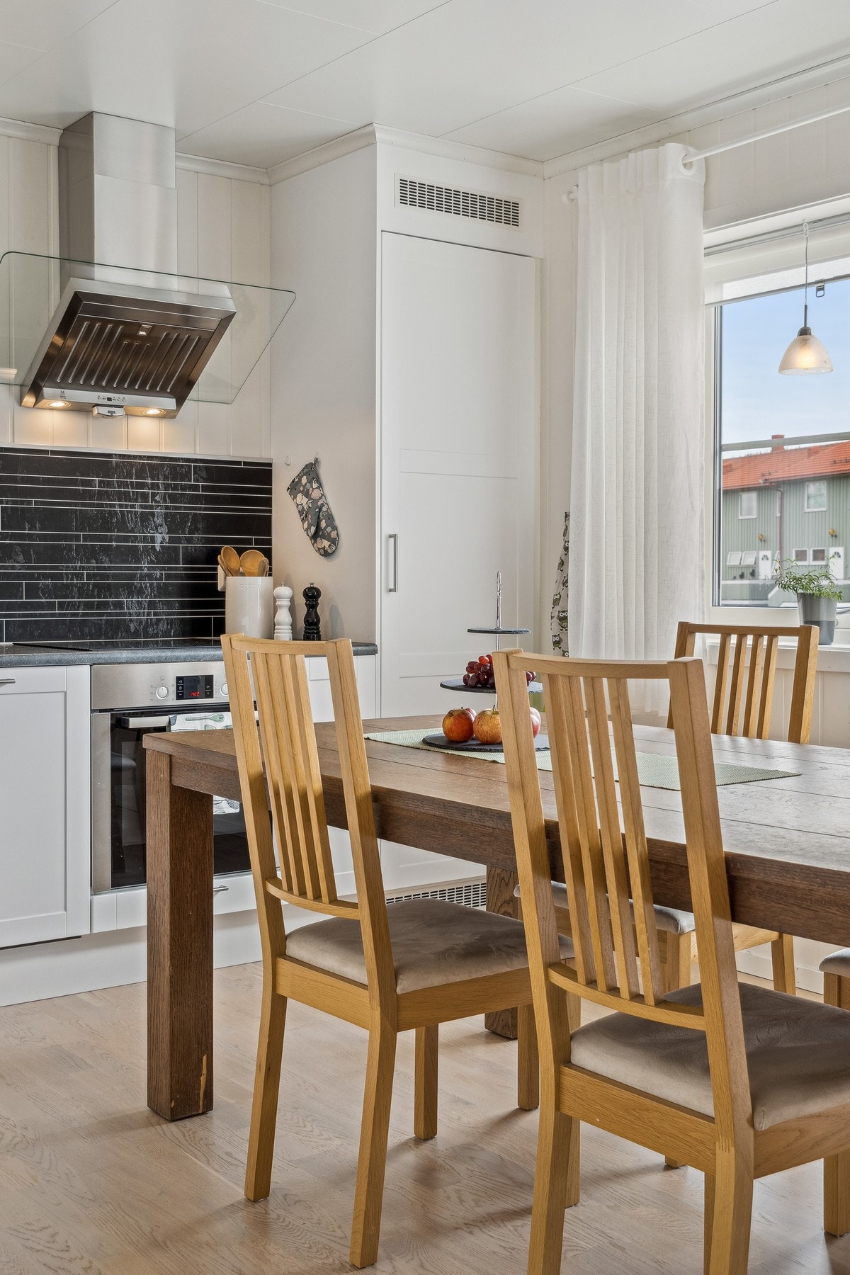 God plass til spisegruppe. Galleribilde