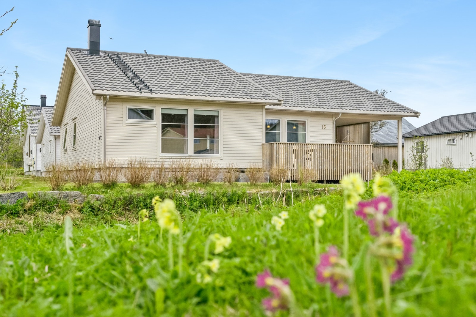 Velkommen til Leirelvveien 13 - Presentert av EiendomsMegler 1 Lofoten. Galleribilde