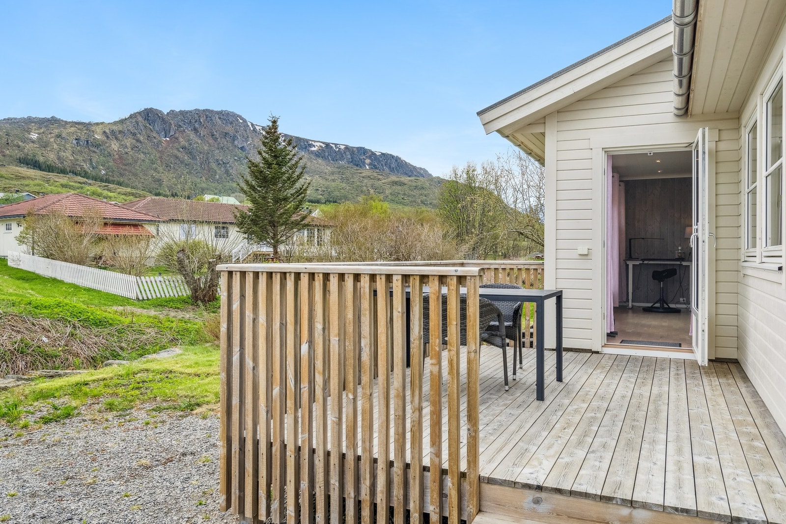 Her kan dere nyte fine sommerdager utendørs, sentralt på Gravdal. Galleribilde