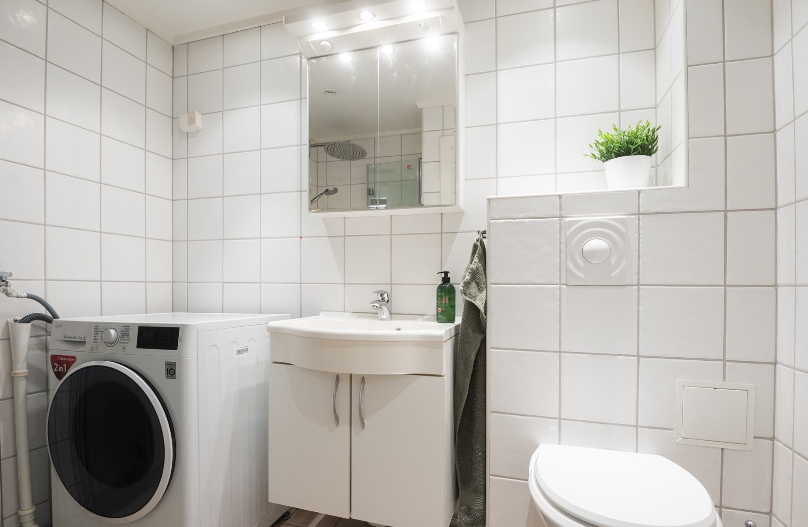 Bad med opplegg for vaskemaskin Galleribilde