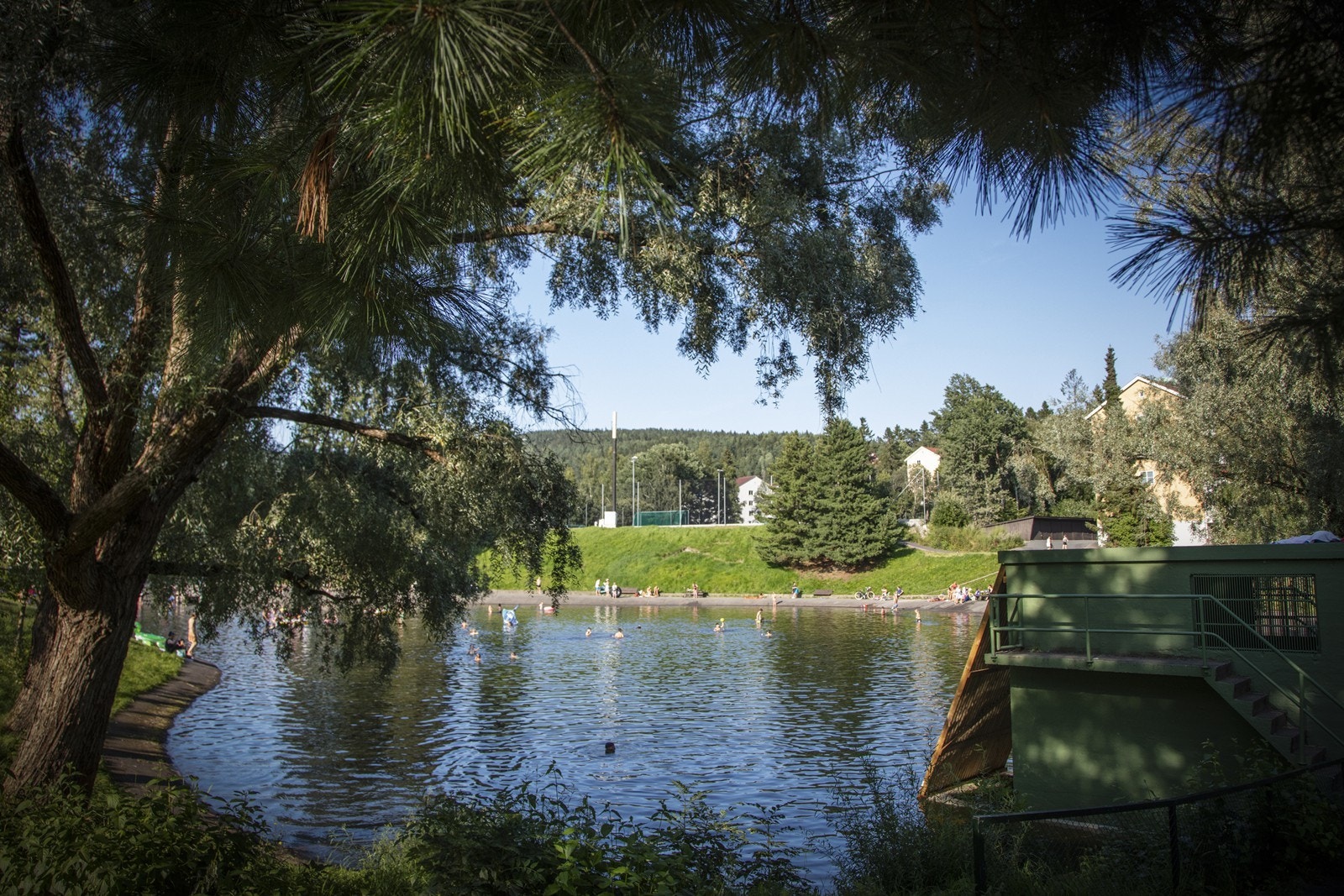 På varme dager trenger du ikke dra langt, et forfriskende bad i Årvoll badedam er absolutt et godt alternativ Galleribilde