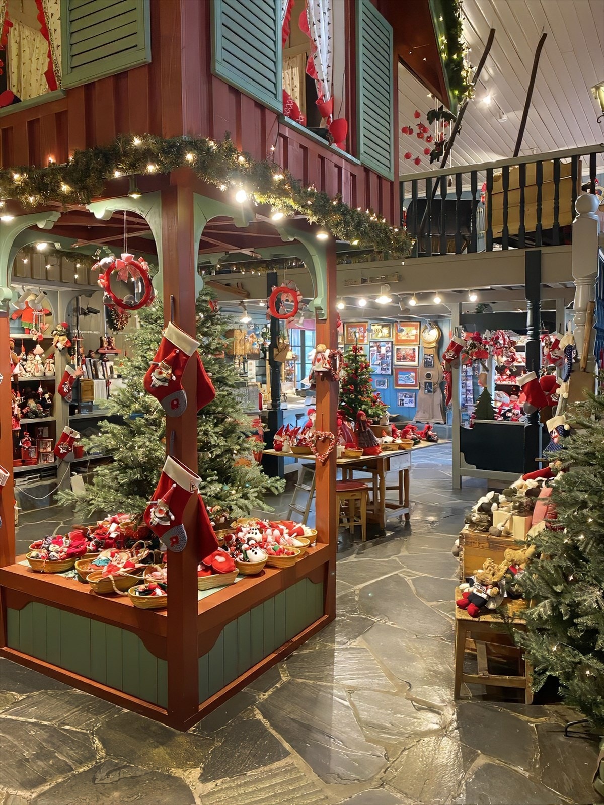 Julehuset i Drøbak er en kjent attraksjon som tiltrekker både lokale og turister Galleribilde