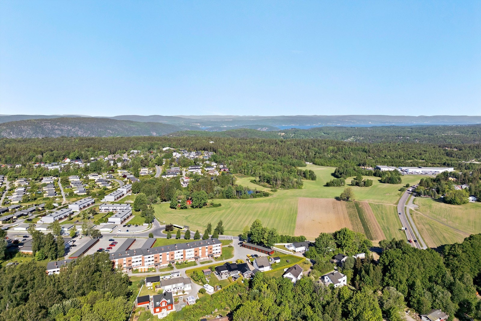 Drøbak er et flott sted både sommer og vinter. Sentrum og sjøen ligger kun noen minutter fra leiligheten med bil eller buss Galleribilde