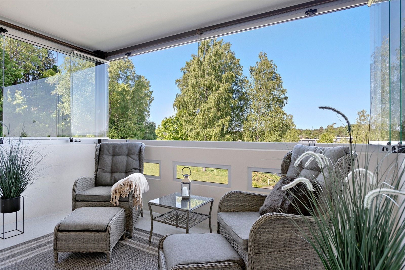 Balkongen er vestvendt med fine solforhold Galleribilde