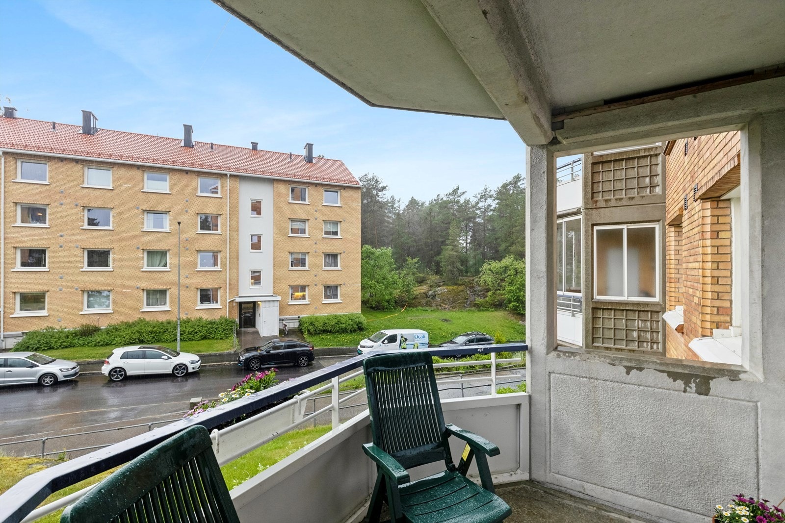 På balkongen er det en praktisk utebod på ca. 1m² for lagring. Galleribilde
