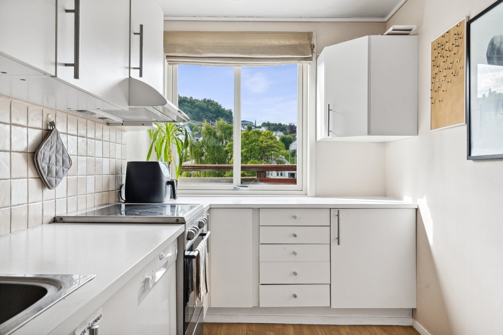 Kjøkkenet er på 8m². Galleribilde