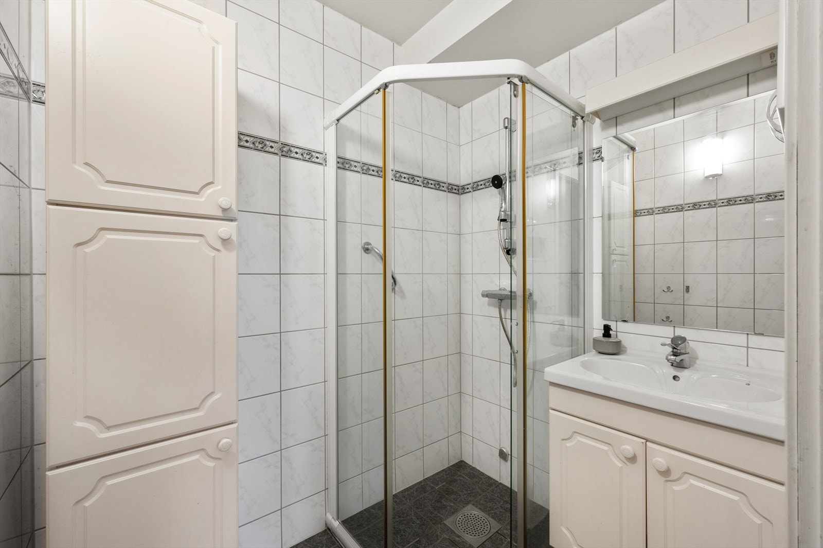 - Helfliset bad på 2,7m² - Galleribilde