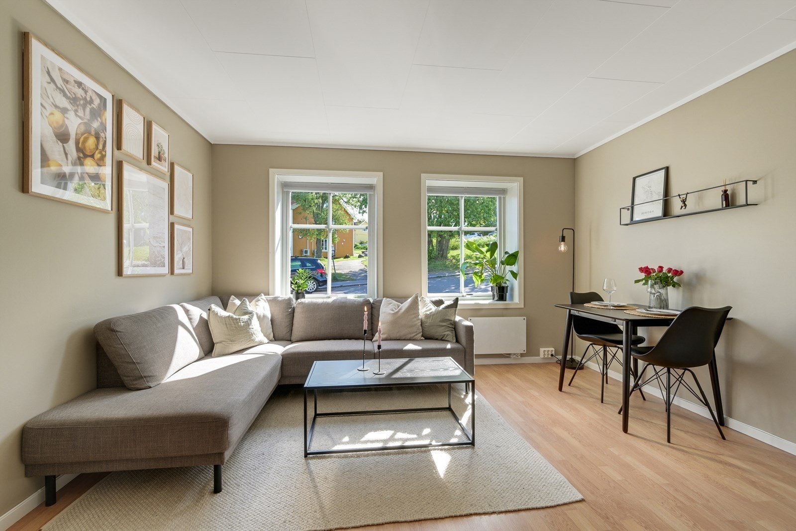 Stue også med plass til spisebord. Galleribilde