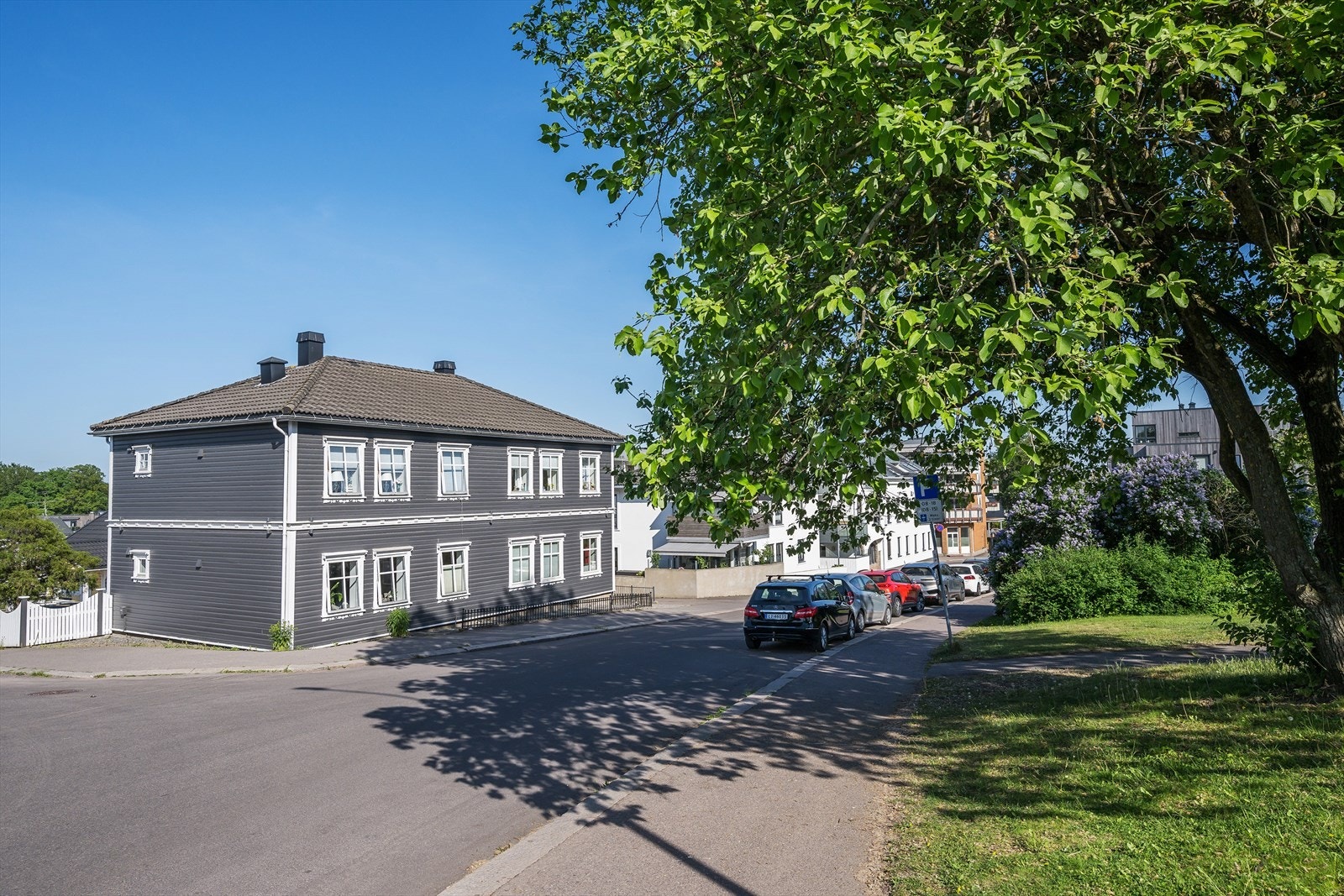 Fasade og Vestre Braarudgate. Galleribilde