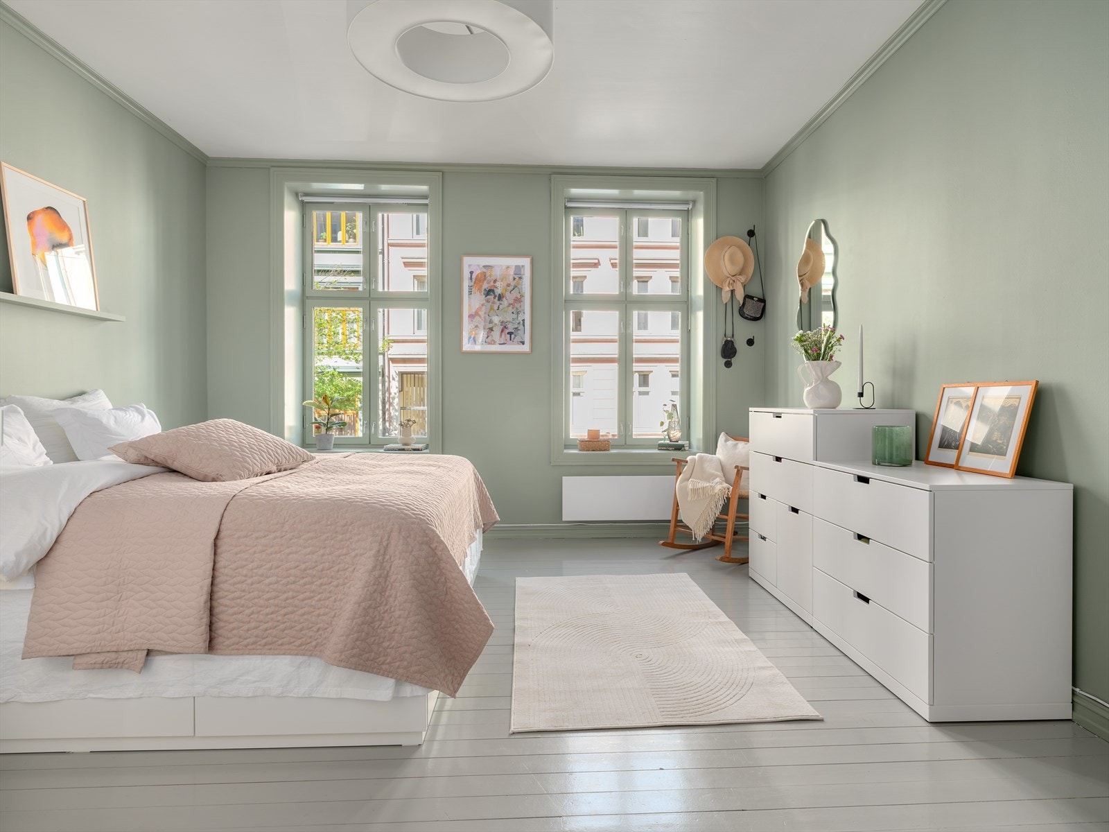 Hovedsoverommet har en svært generøs størrelse, og er et hyggelig sted å trekke seg tilbake. Galleribilde