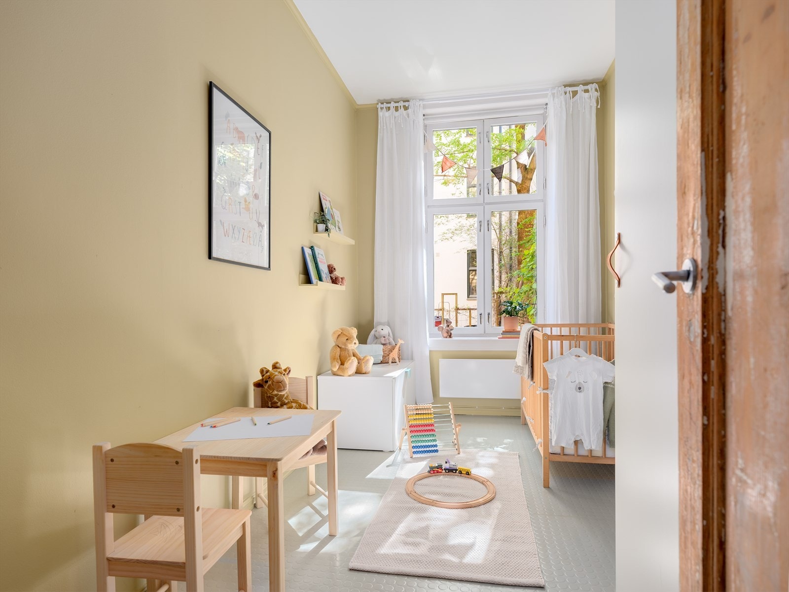 Soverom 2 ligger vendt mot den rolige bakgården. Galleribilde