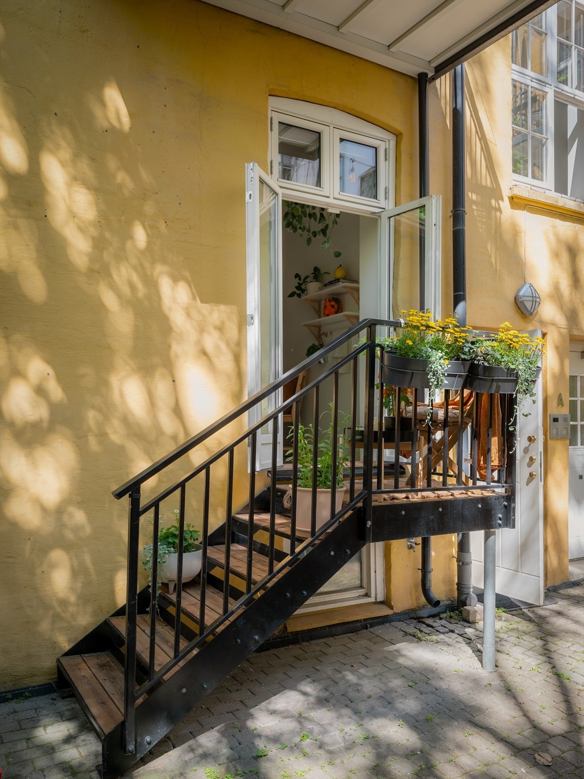 Borettslaget eier en av leilighetene. Denne leiligheten leies ut og leieinntekter går til fremtidig vedlikehold. Galleribilde