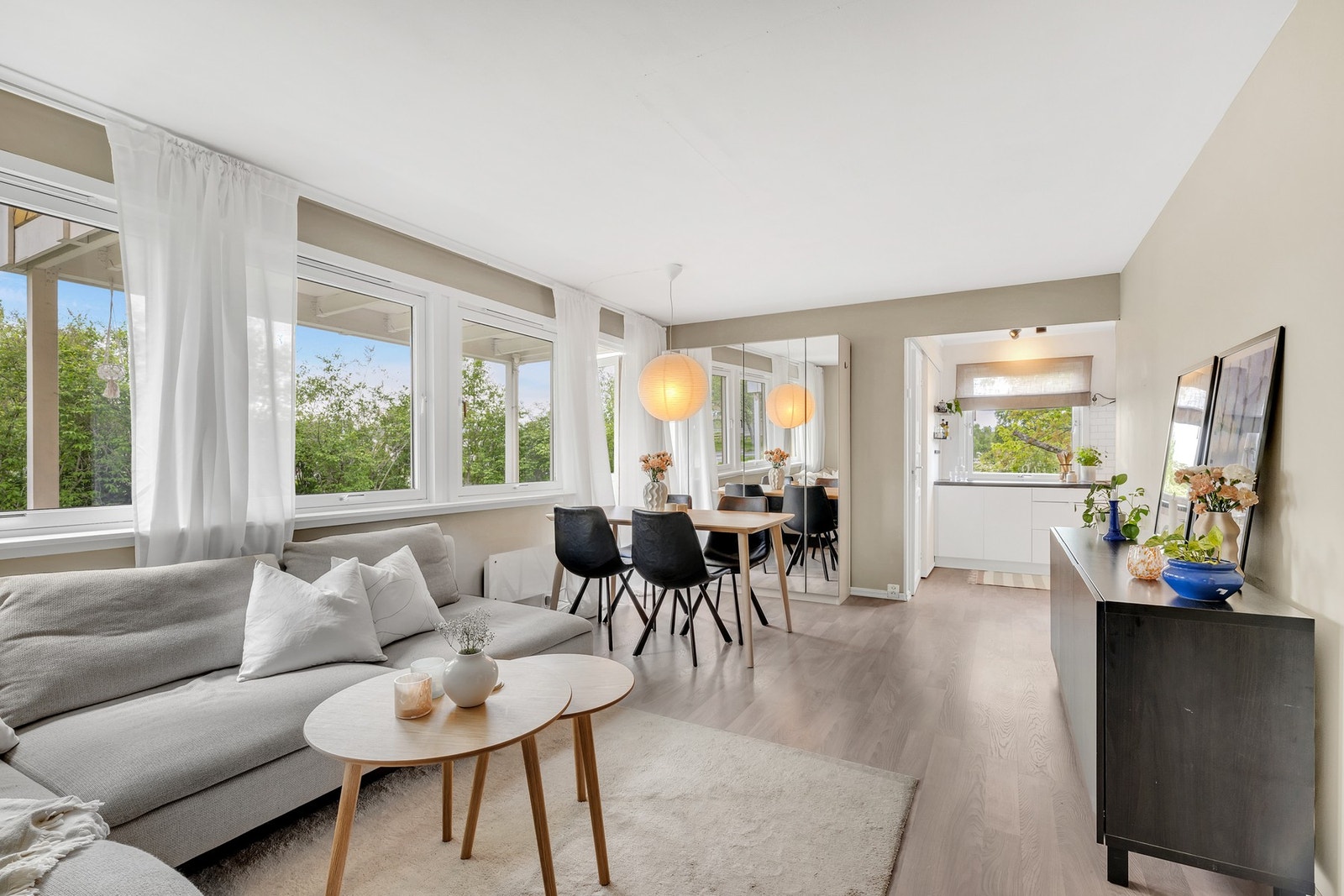 Leiligheten er i 1.etg og har en flott beliggenhet i et rolig og attraktivt boområde. Galleribilde