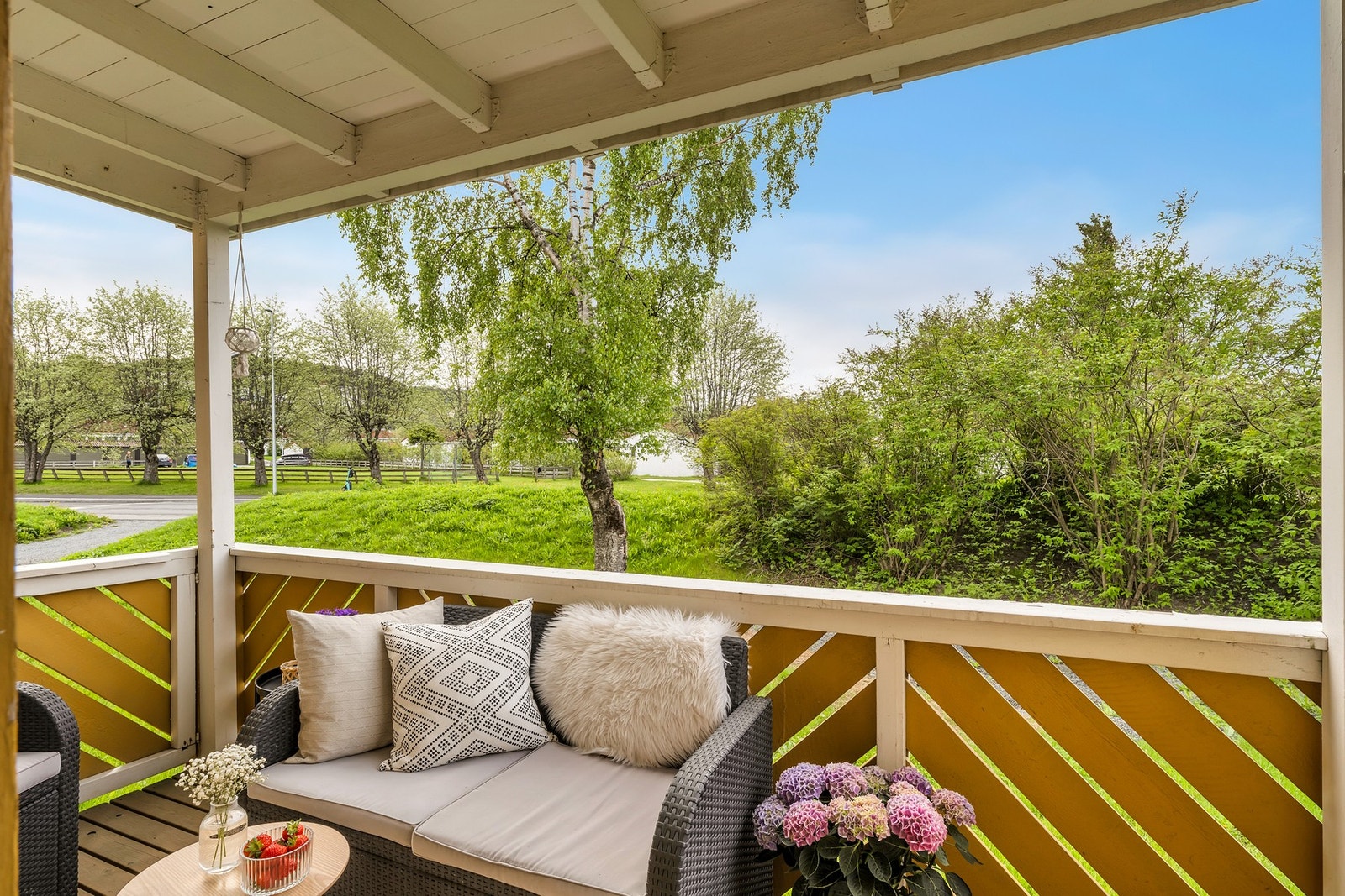 Kort avstand til dagligvare, skole og kollektivtransport. Galleribilde