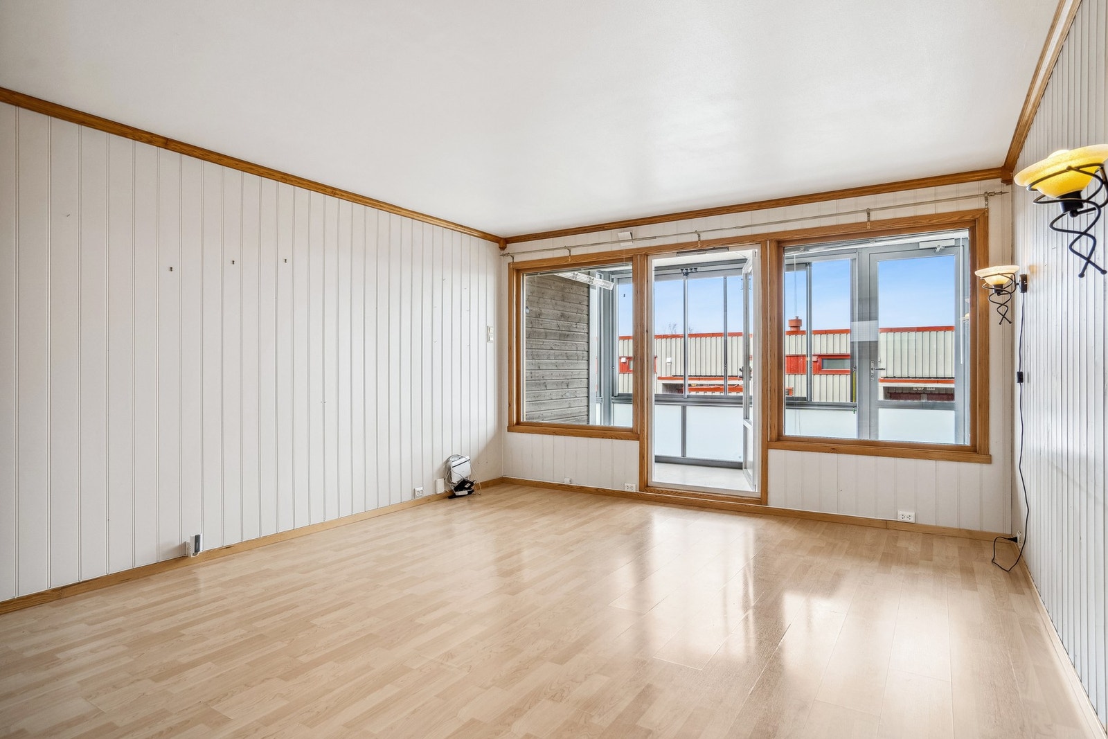 Store vindusflater gir godt med lysinnslipp Galleribilde