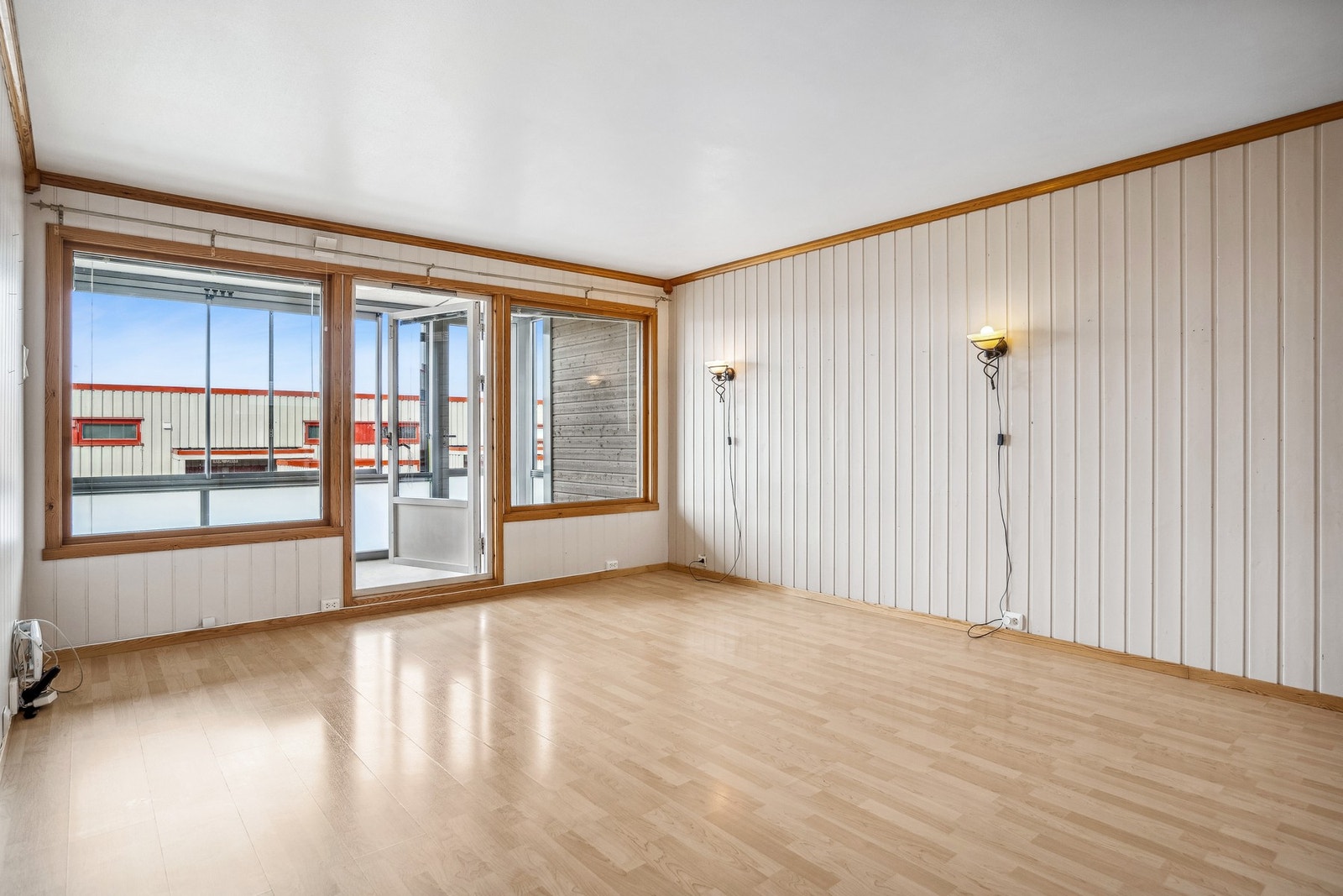 Stue med utgang til innglasset veranda Galleribilde