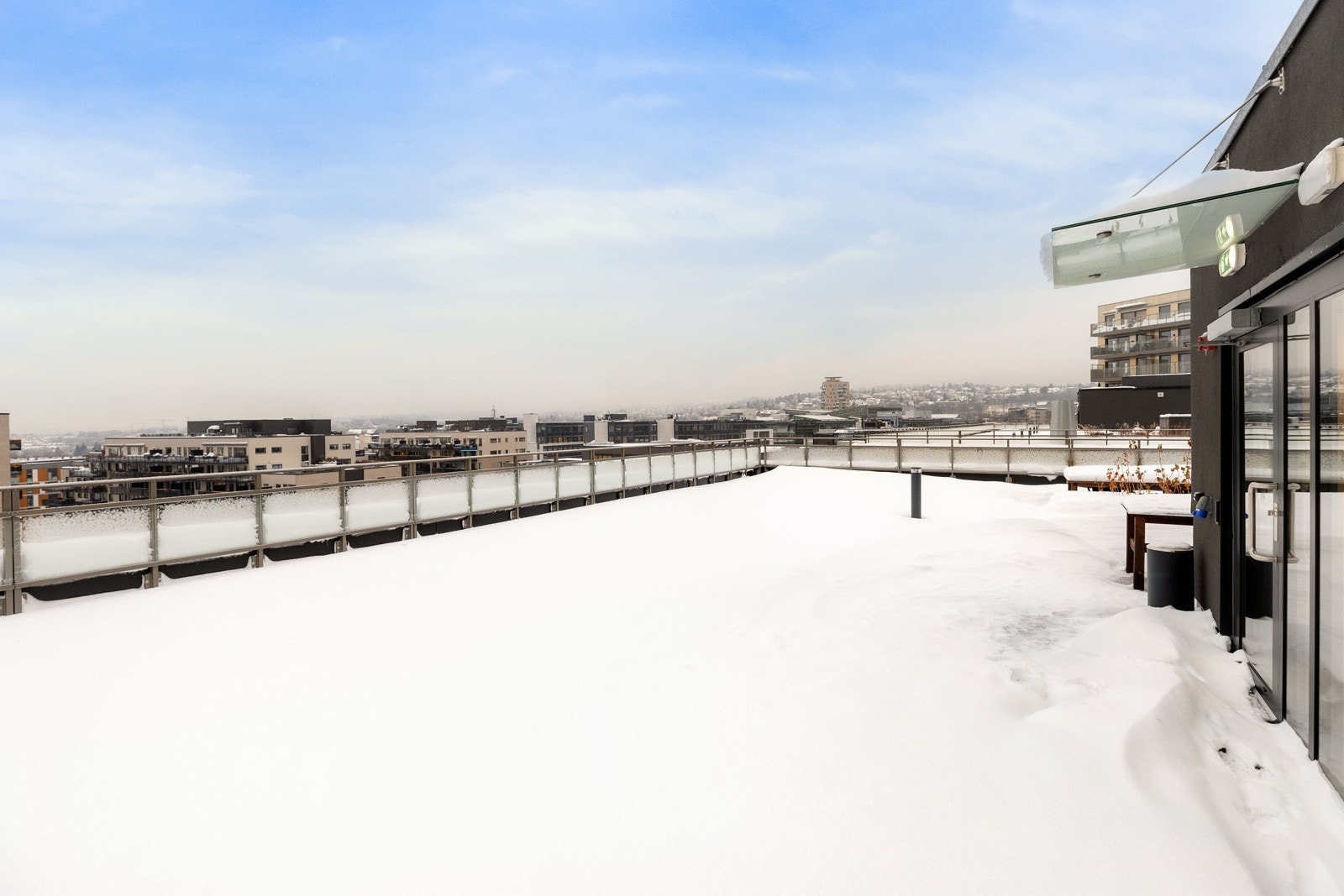 Tilgang til tre felles takterrasser med sittegrupper og fantastiske solforhold. Galleribilde