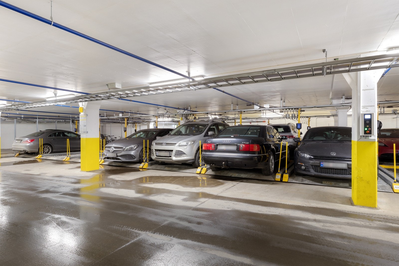 Garasjeplass med opplegg for elbillader. Galleribilde