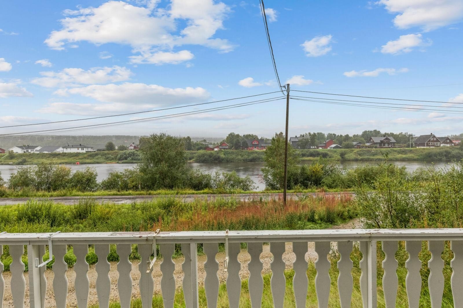 Utsikt over Karasjokelven fra terasse Galleribilde