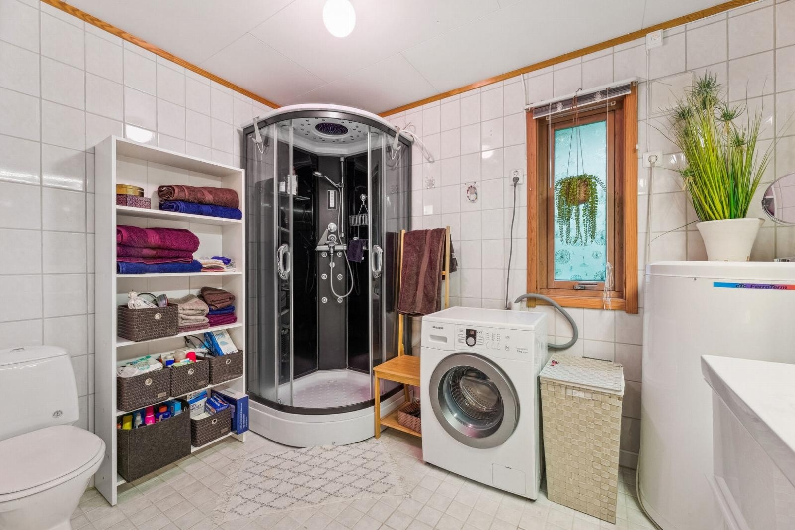 Bad med dusjkabinett Galleribilde